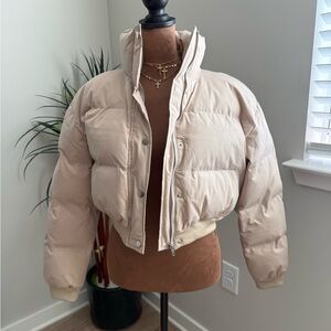 Puffer jacket—-Cropped design